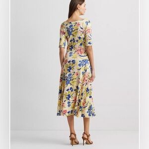 floral motif’ boatneck midi dress is crafted with breathable stretch cotton